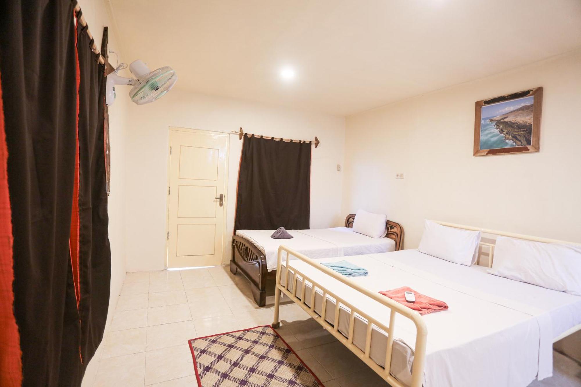 Komodo Shores Homestay *