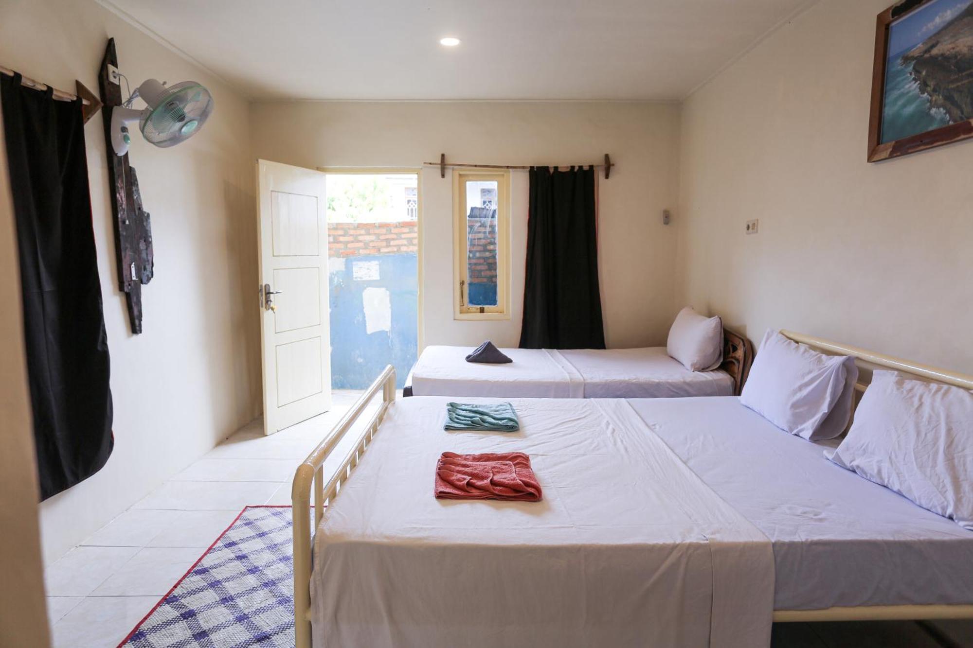 Komodo Shores Homestay *
